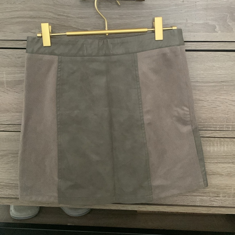 Mini skirt - Picture 2 of 3